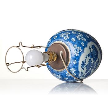 Kruka, porslin. Qingdynastin, Kangxi (1662-1722).