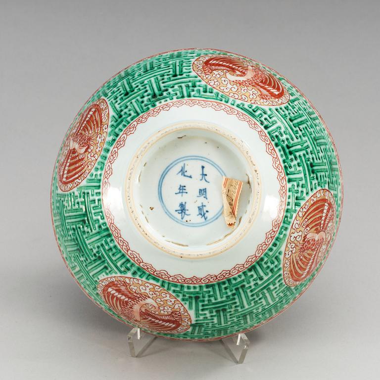 A famille verte bowl, Qing dynasty, Kangxi (1662-1722).
