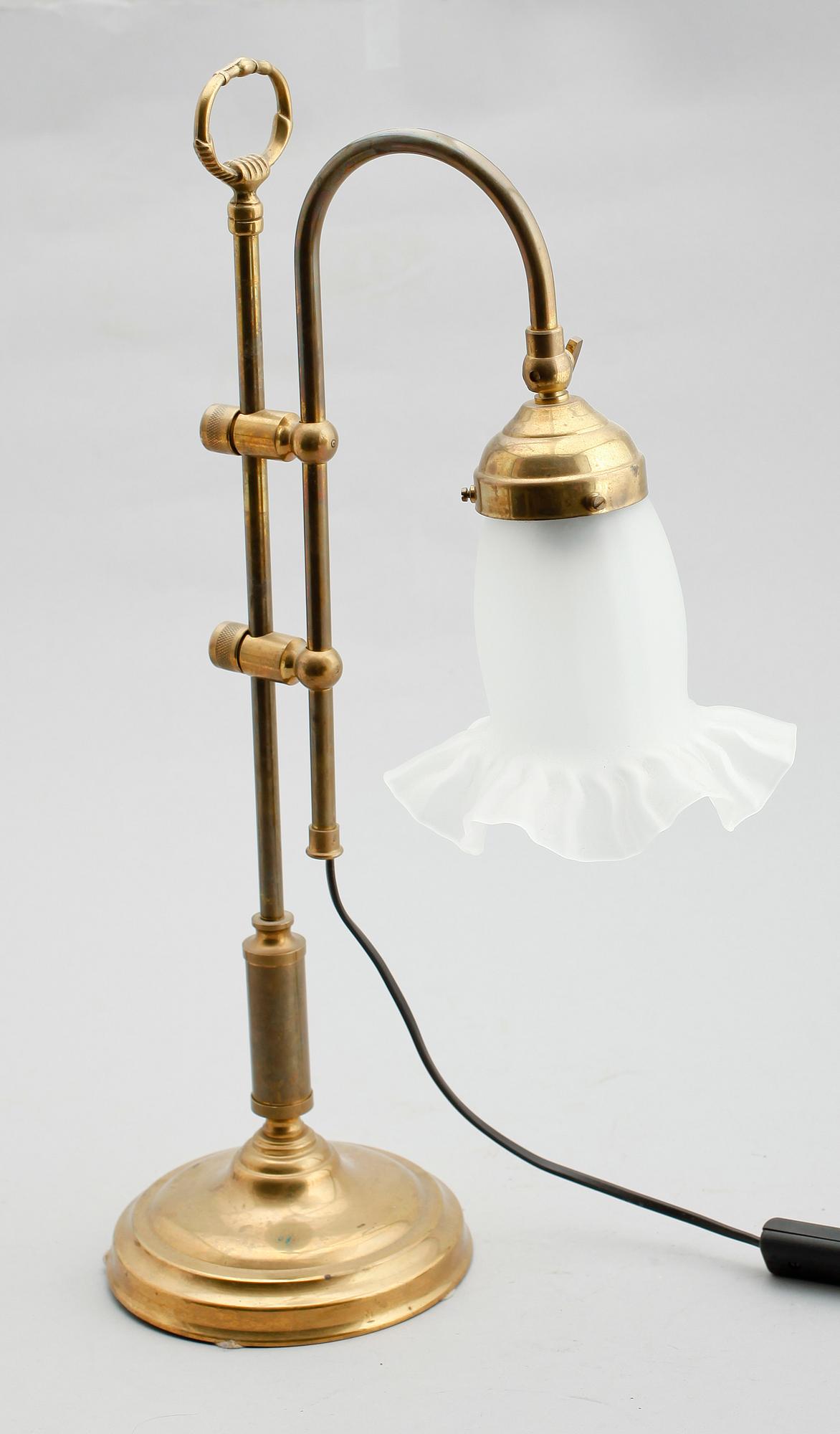 BORDSLAMPA, mässing, jugend, 1900-talets början.