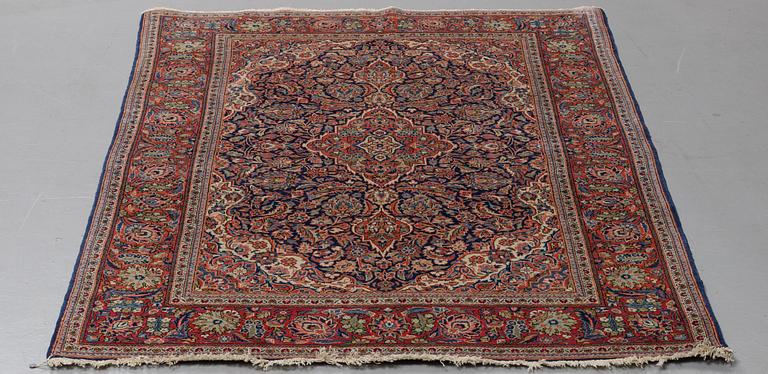 A rug, semi-antique Kashan, ca 204 x 138 cm.