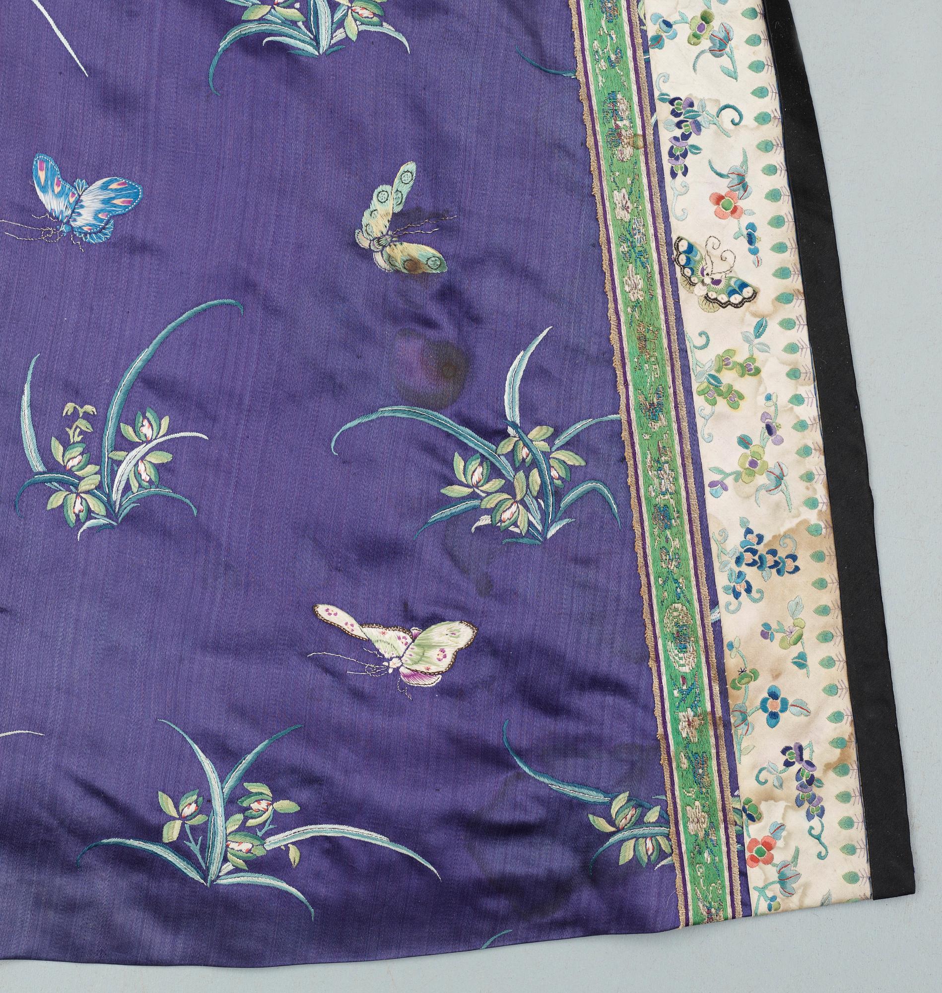 A silk coat, late Qing dynasty. Height 136 cm.