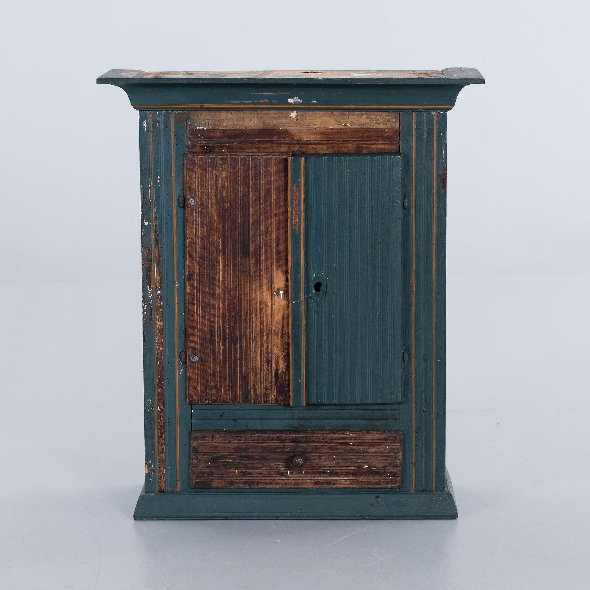 VÄGGSKÅP, allmoge, 1800-tal.