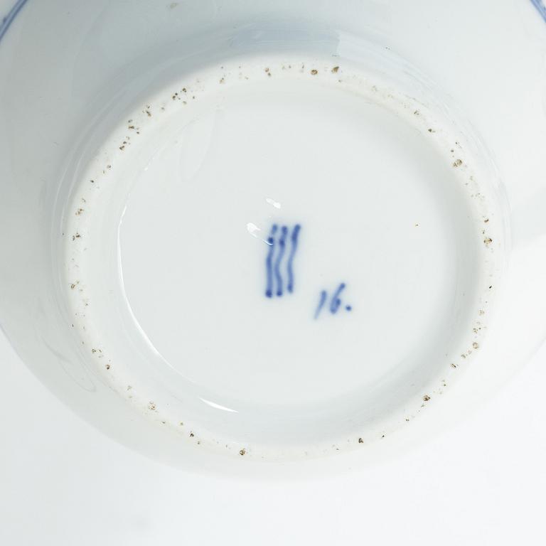 Royal Copenhagen, Lot of porcelain, 7 pieces, “Musselmalet”, coffee pot, chocolate pot, water jug, sauce boat, 3 cream jugs, 20th century.