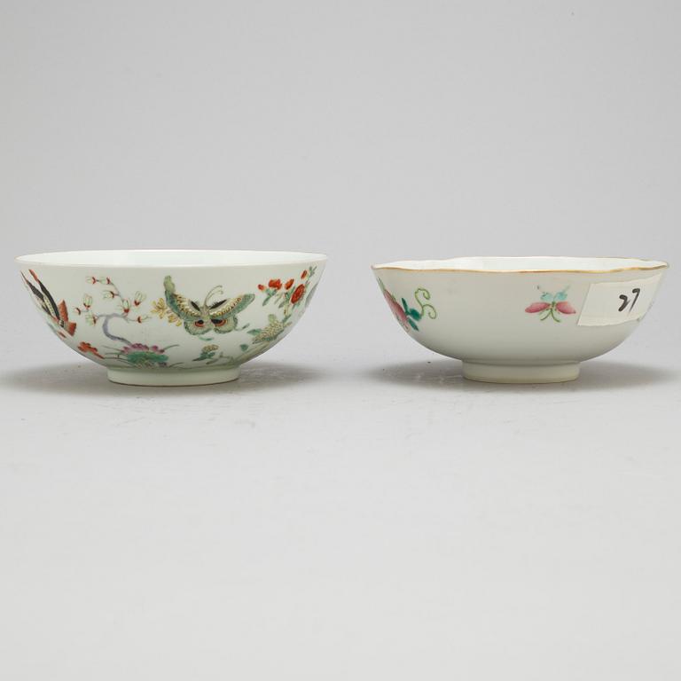 A set of two famille rose bowsl around year 1900.