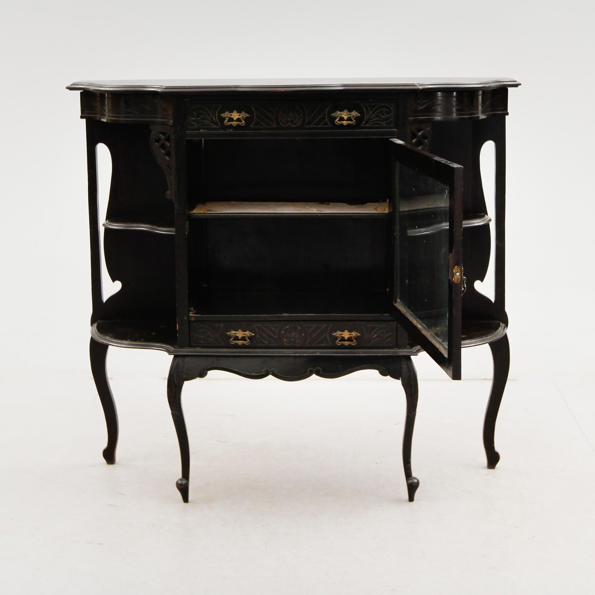 VITRINSKÅP, England, 1900-talets första hälft.