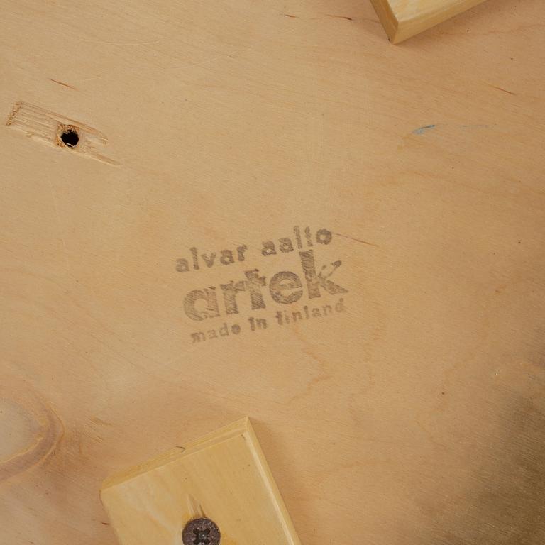 STOLAR, ett par, modell 68, Alvar Aalto, Artek.