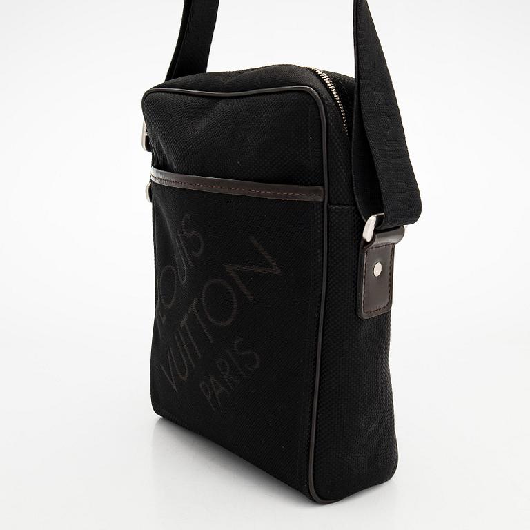 Louis Vuitton, laukku, "Terre Damier Geant Citadin Messenger Bag".