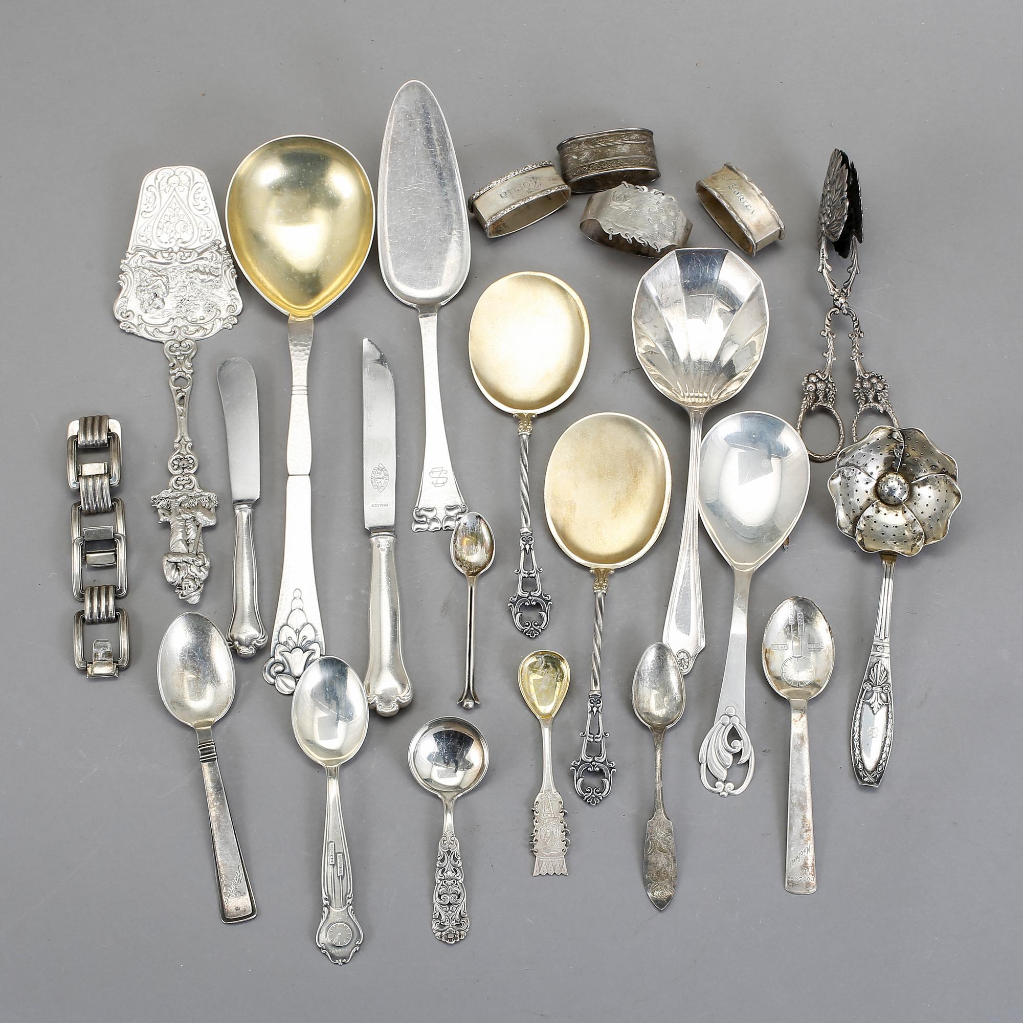 PARTI SILVER. 35 delar. Bl a CG Hallberg, Stockholm 1940. Tot vikt ca 1125 g.