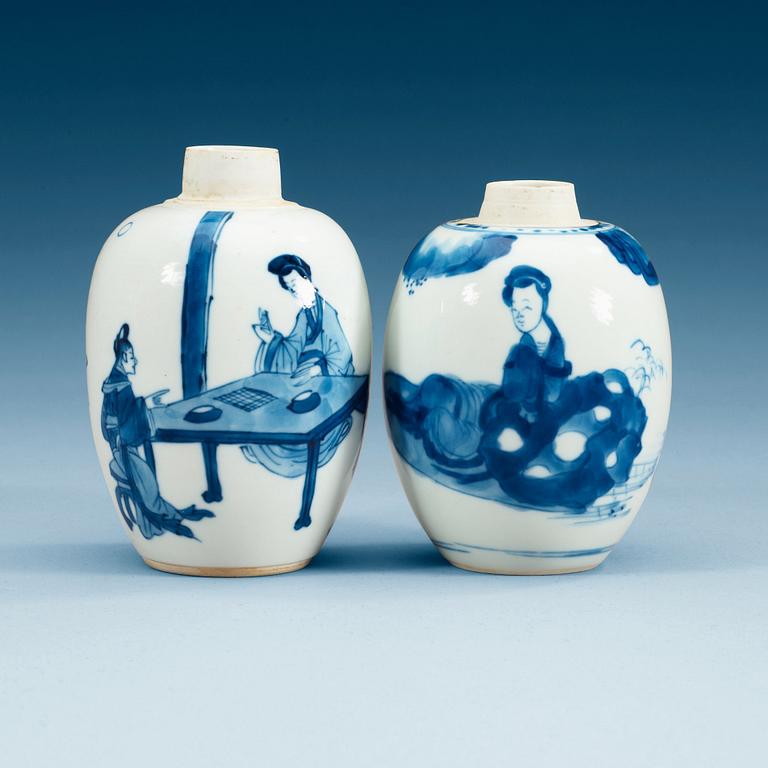 Two blue and white tea caddies, Qing dynasty, Kangxi (1662-1722).