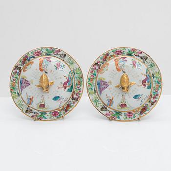 Two lidded porcelain bowls, Canton, China 19th century.