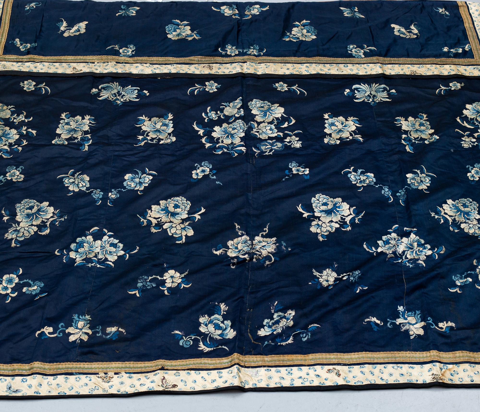 An embroidered silk panel, late Qing dynasty.