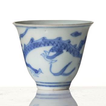 A blue and white dragon wine cup, 'Hatcher Cargo', 17th century.