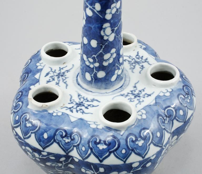 TULPANVAS, porslin, Kina, 1800-tal.