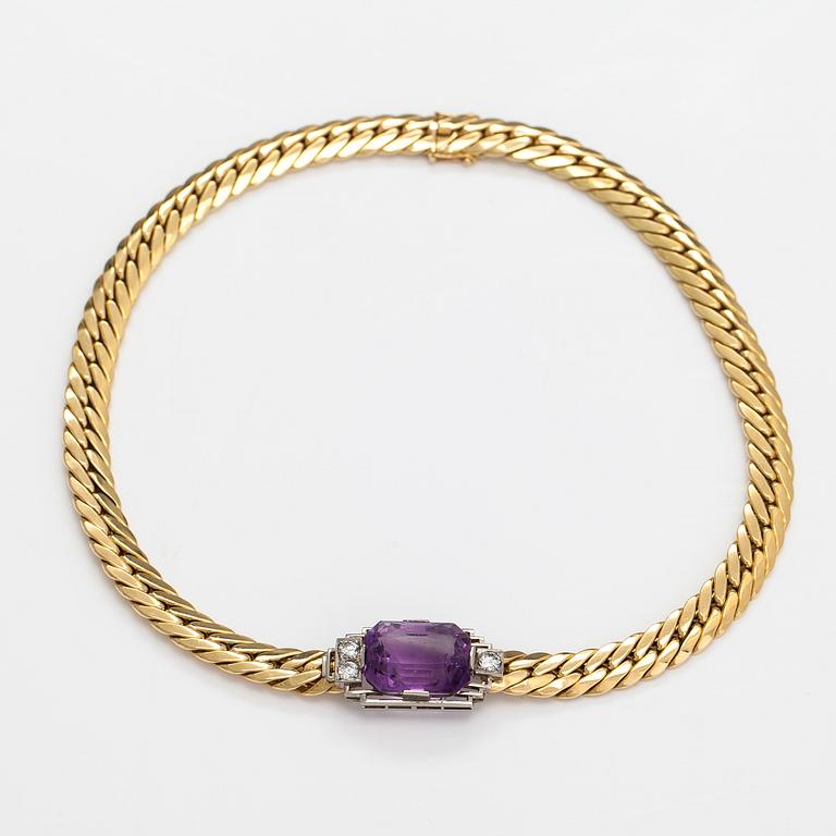 An 18K gold necklace with an amethyst and diamonds ca. 0.63 ct in total. Torbjörn Tillander, Helsinki 1994.