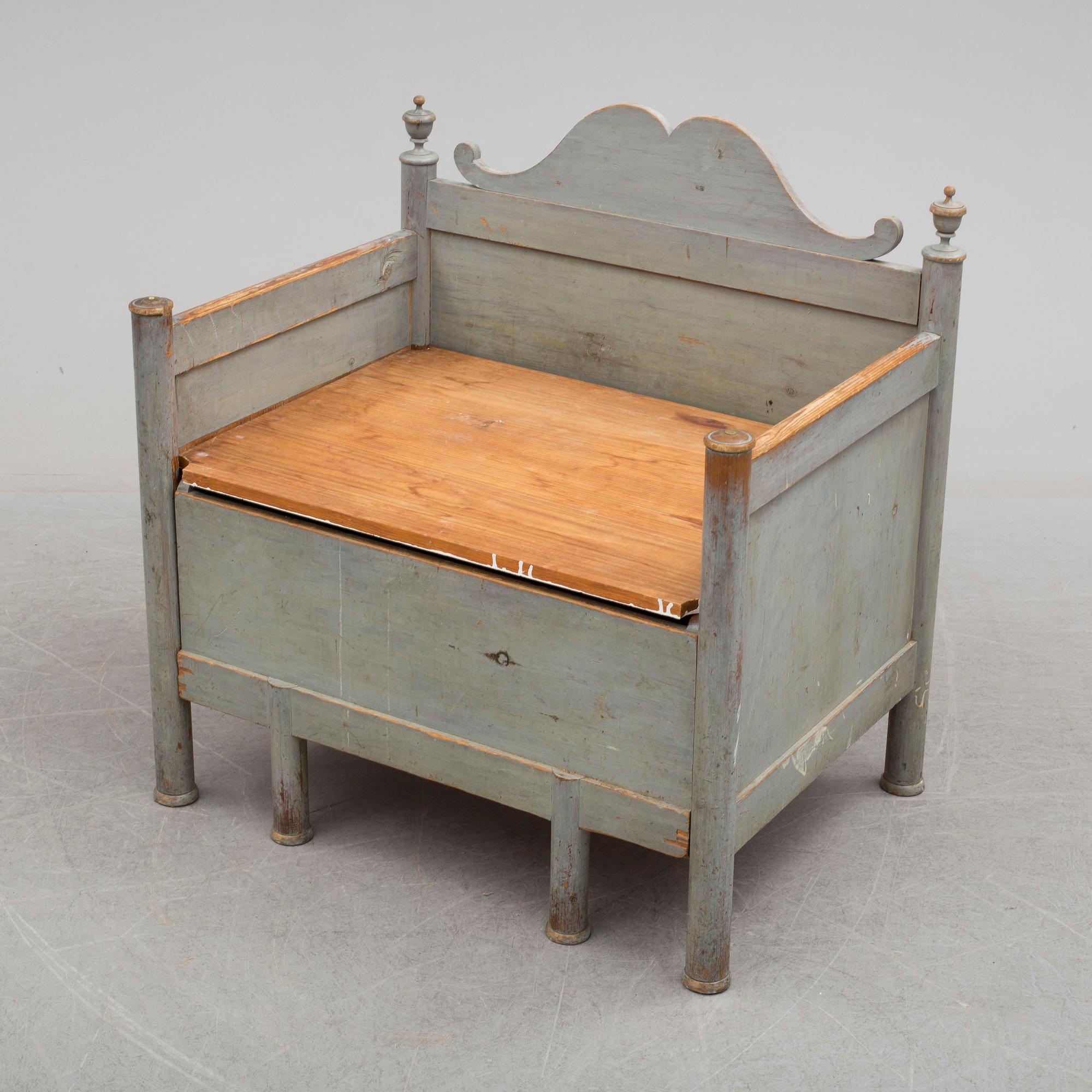 BARNSÄNG/STOL/FÖRVARING, 1800-tal.