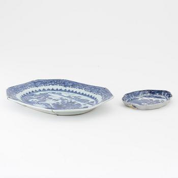 A blue and white Chinese Export serving dish and a leaf shaped dish, Qing dynasty, Qianlong (1736-95).