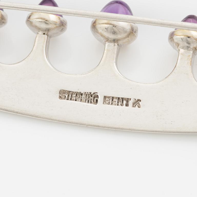Bent Knudsen, brosch, silver med cabochonslipade ametister.