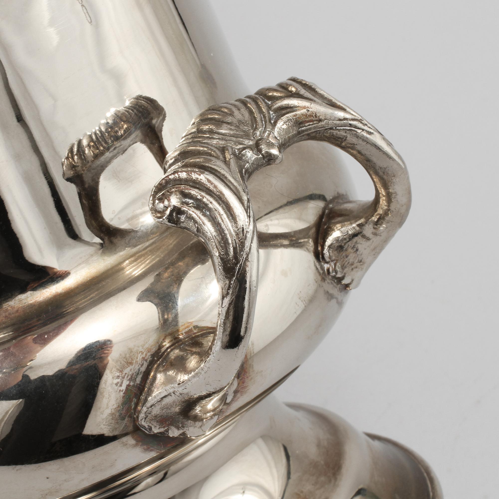 CHAMPAGNEKYLARE, vitmetall, 1900-talets andra hälft.