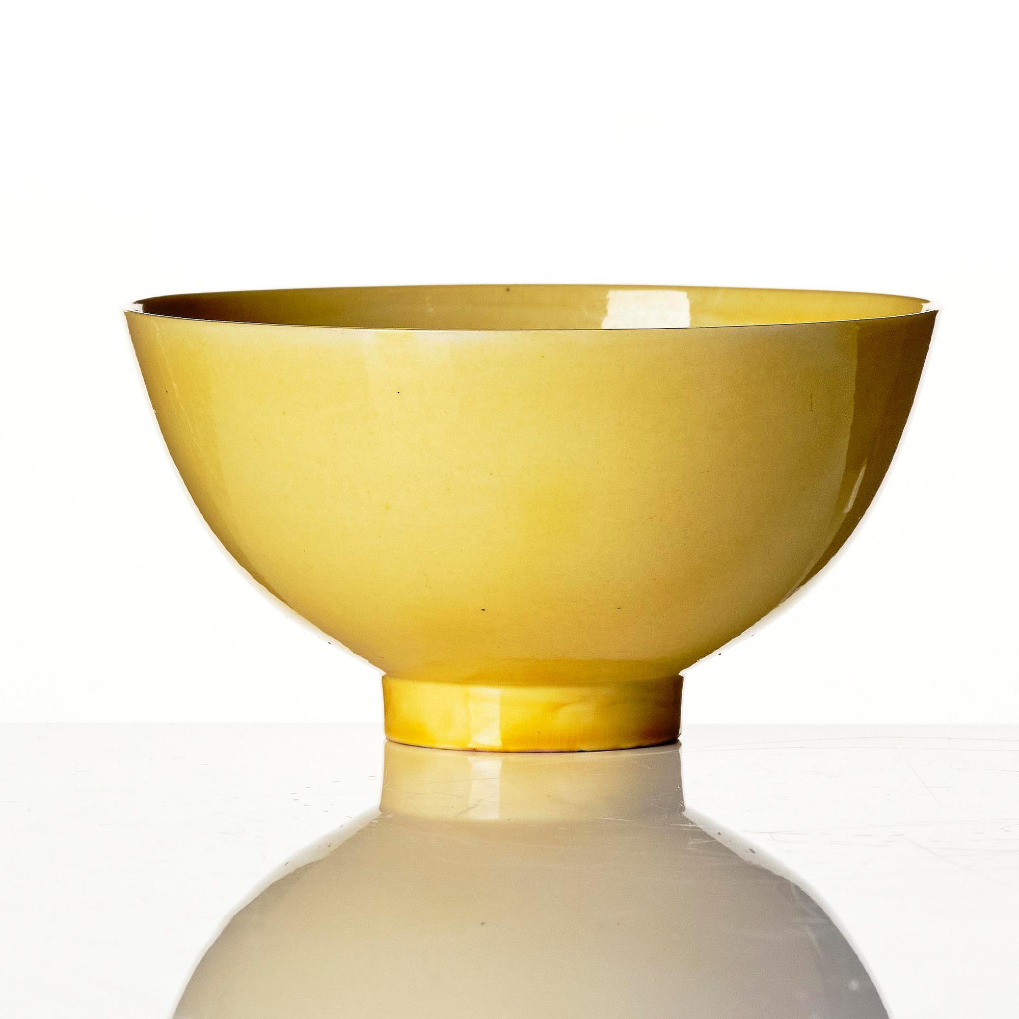 A fine yellow-glazed bowl Kangxi six-character mark and of the period (1662-1722).