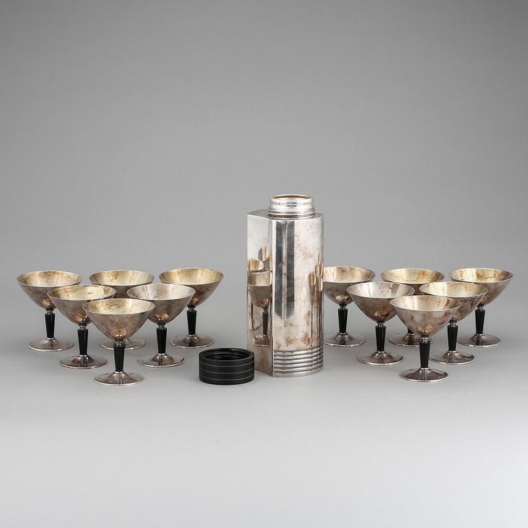 SHAKER samt COCKTAILGLAS, nysilver, 13 delar, Folke Ahrström, GAB, 1936 - 1940, Stockholm.