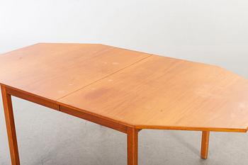 A DINNER TABLE MID 20TH CENTURY.