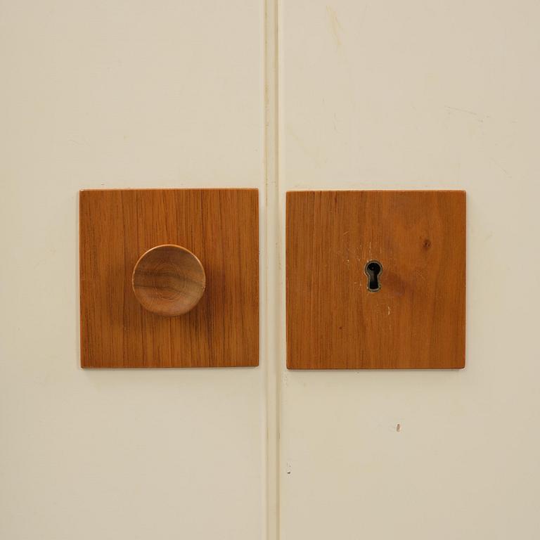 Josef Frank, a set of three bookcases model "B 2255", Firma Svenskt Tenn, mid-20th century, provenance Estrid Ericson.