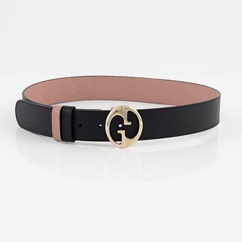 Gucci, a reversible leather belt, size 34.