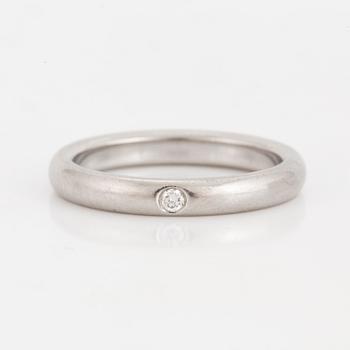 RING, Tiffany wedding band in platinum with one diamond 0.02 cts.