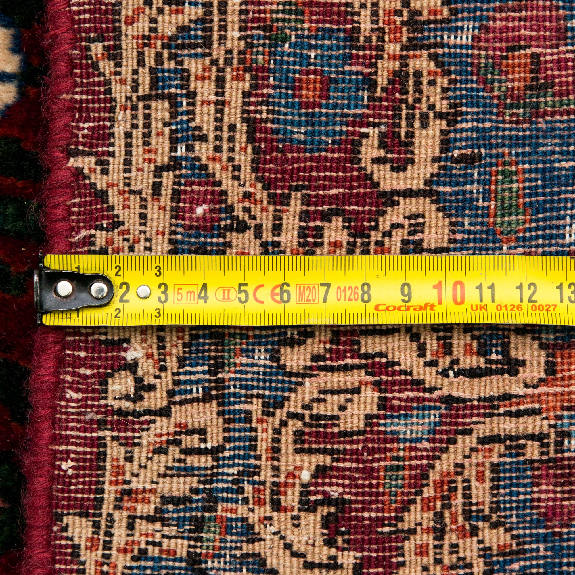 Matto, Yezd, semi-antiikki, signeerattu, noin  337x243 cm.