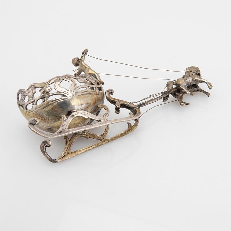 Bordsdekorationer och berlocker, silver, 9 delar.