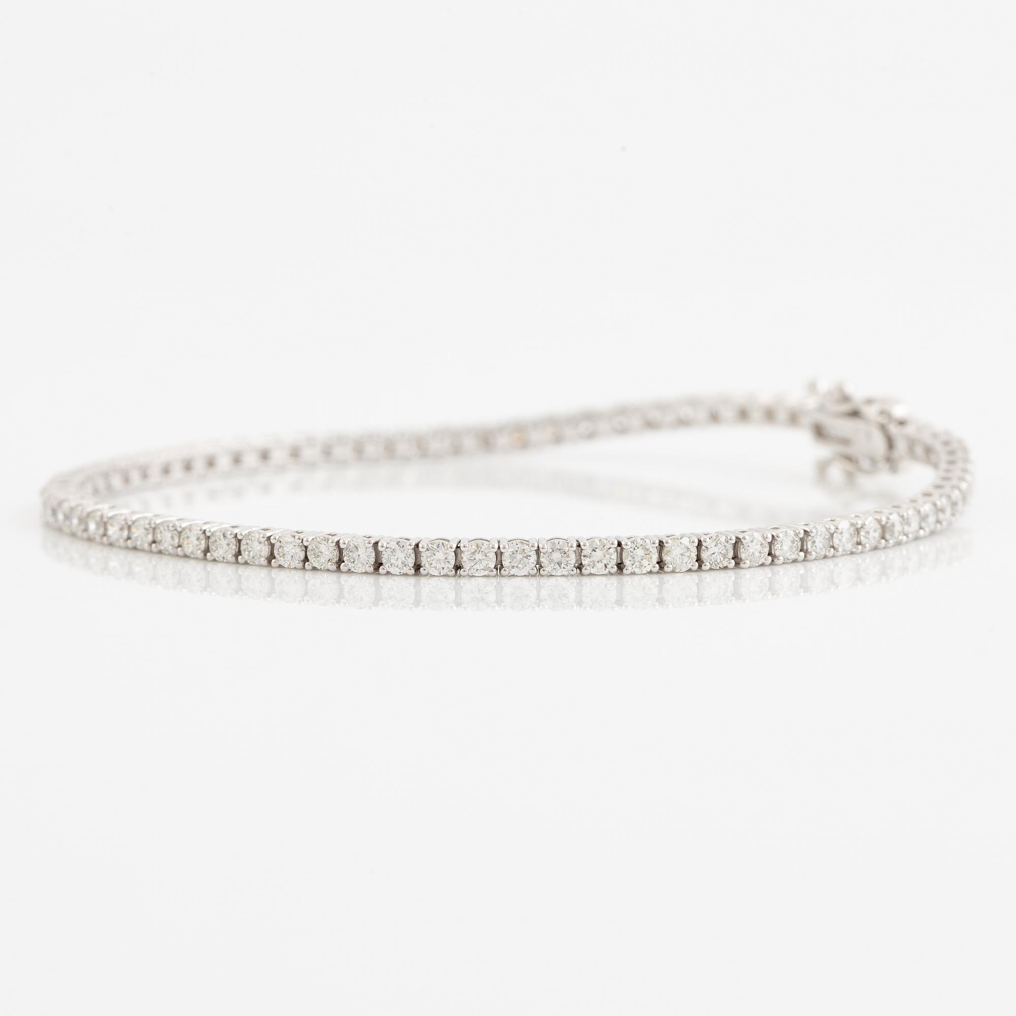 Tennis bracelet 18K white gold with brilliant-cut diamonds.