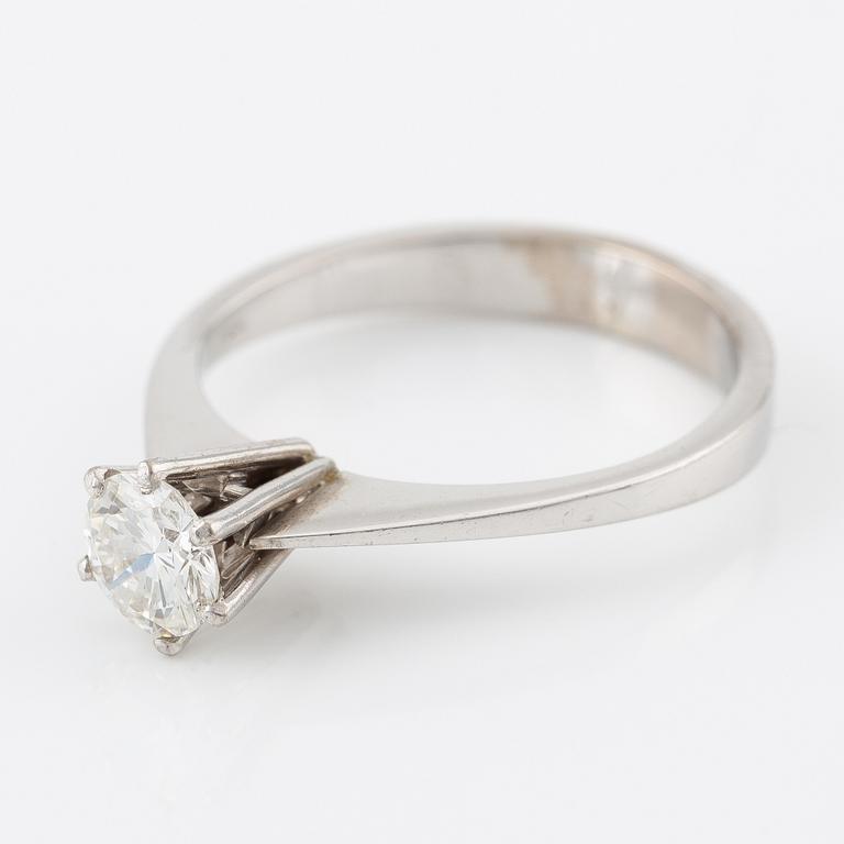 Ring, 18K white gold with brilliant-cut diamond.