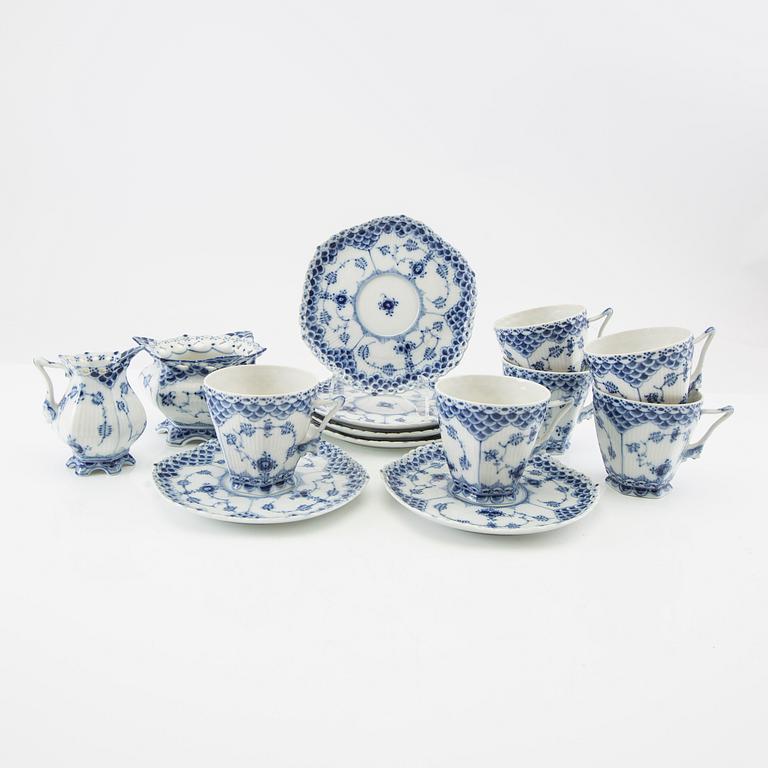 Service 8 dlr "Musselmalet" full blonde, Royal Copenhagen Denmark 1963-1965 porcelain.