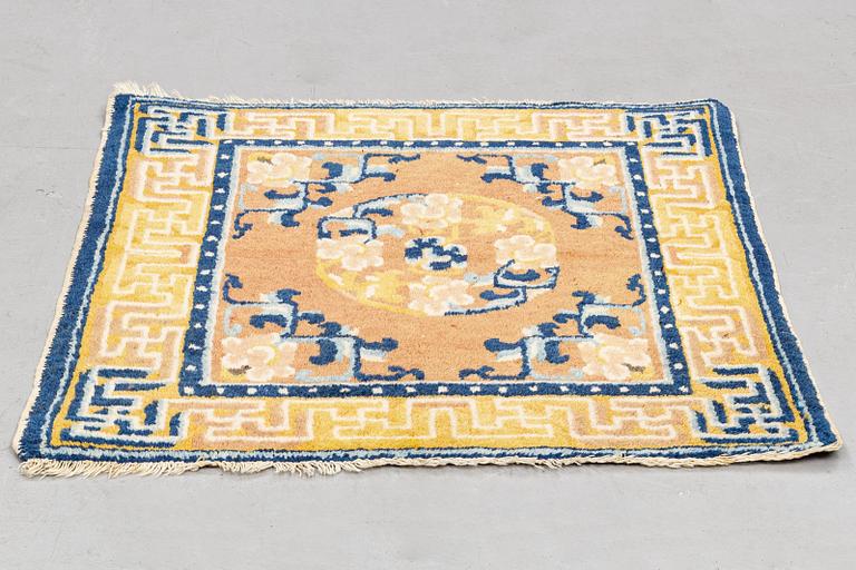 Matto, a meditation rug, antique Ningxia, ca 67,5-68,5 x 67,5-68,5 cm.