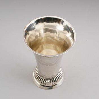 BÄGARE, silver, otydliga svenska stämplar, 1836. Vikt ca 92 gram.
