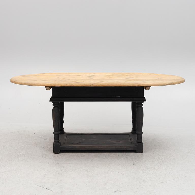 A Baroque style dining table, 19th Century.