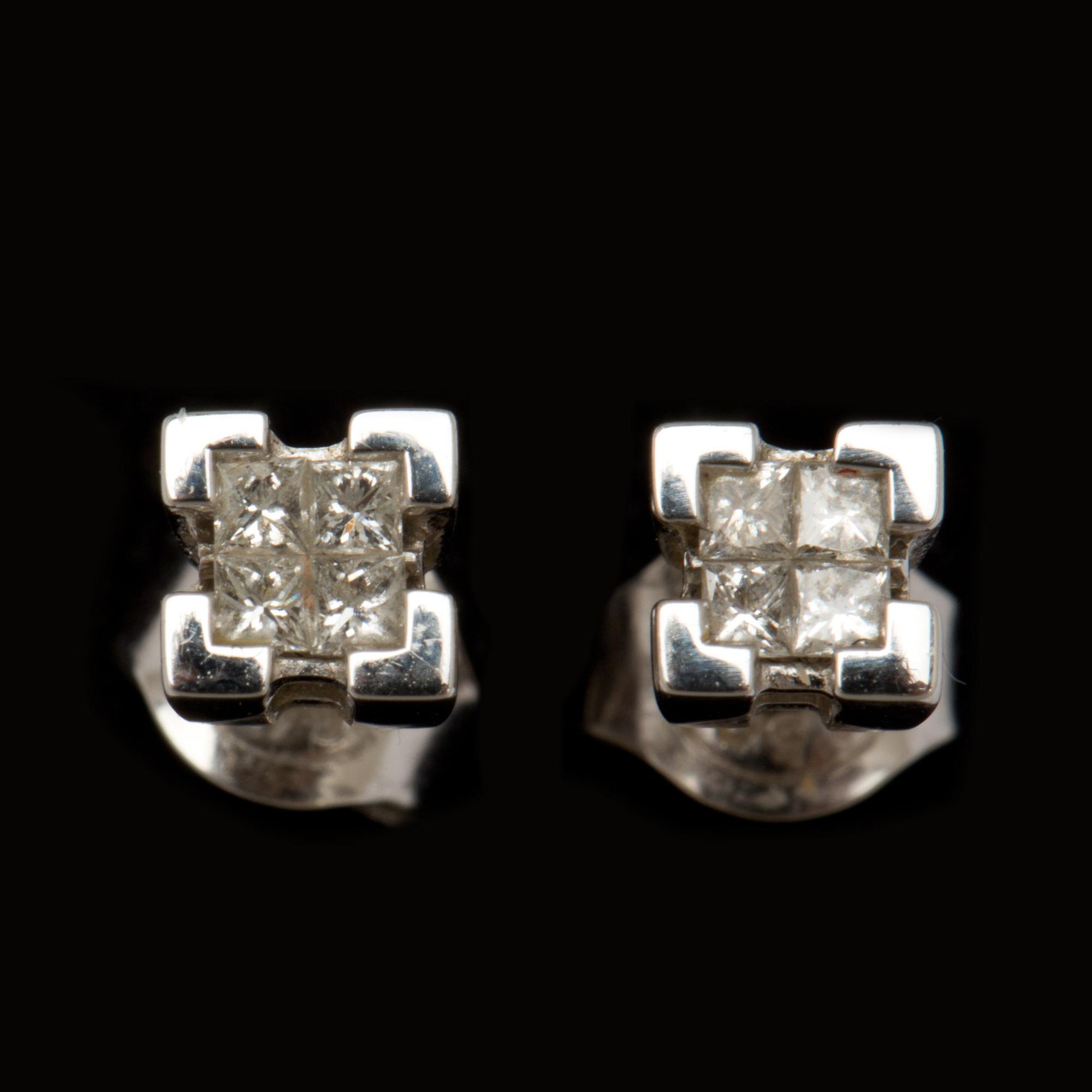 ÖRHÄNGEN, 18 k vitguld med princesslipade diamanter. Vikt ca 2 g.