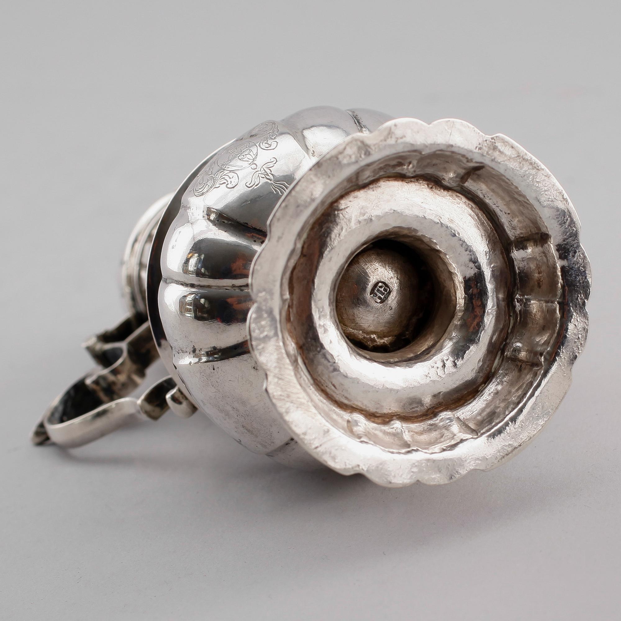 KANNA, silver, möjligen Tyskland, 1800-tal. Vikt ca 143 gram.