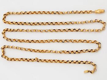 An 18K gold necklace.