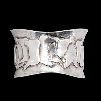 ARMBAND, silver, Bertil R Kempe, Corpus, Västerås 1972. Vikt 87 g.