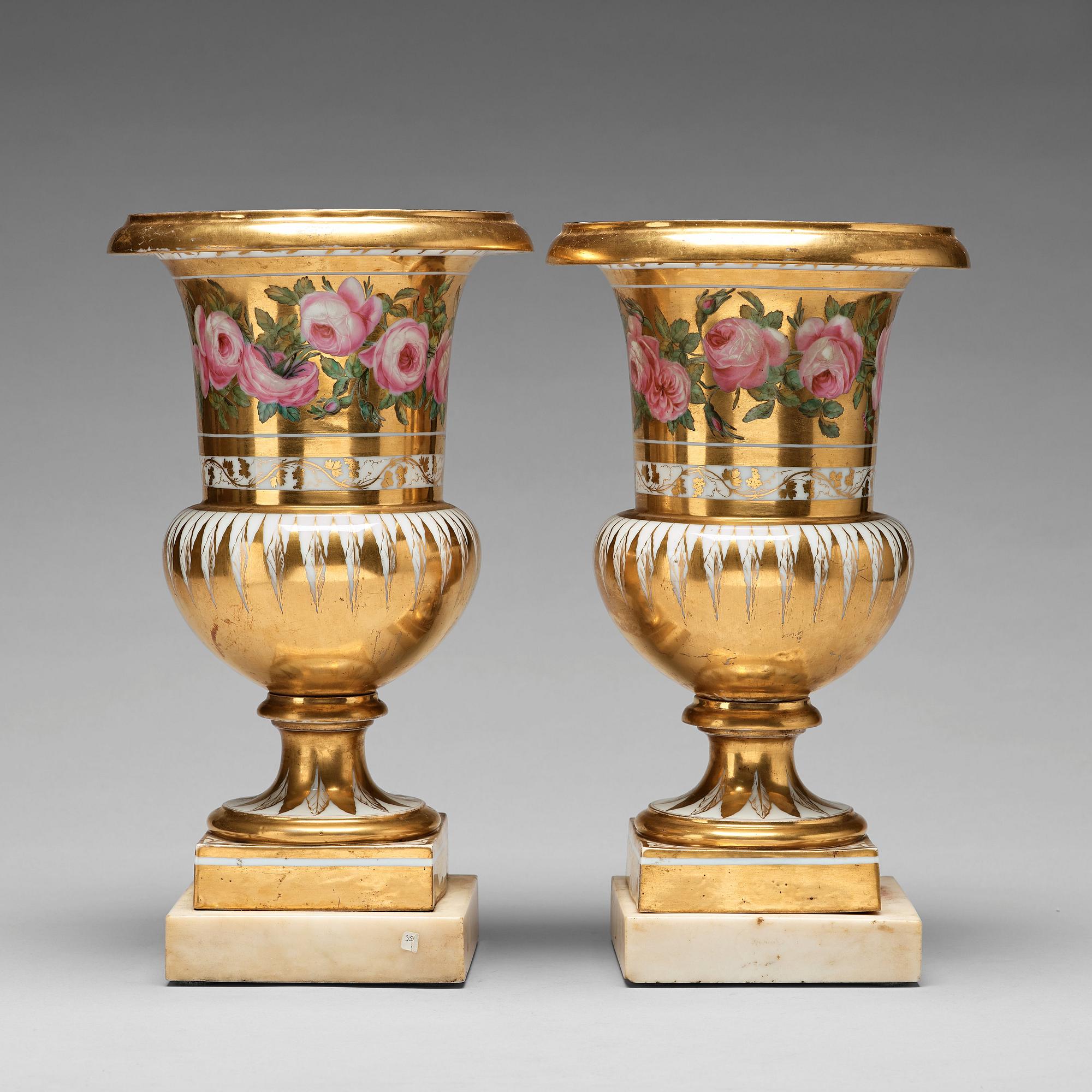 URNOR, ett par, porslin. Frankrike, 1800-tal.