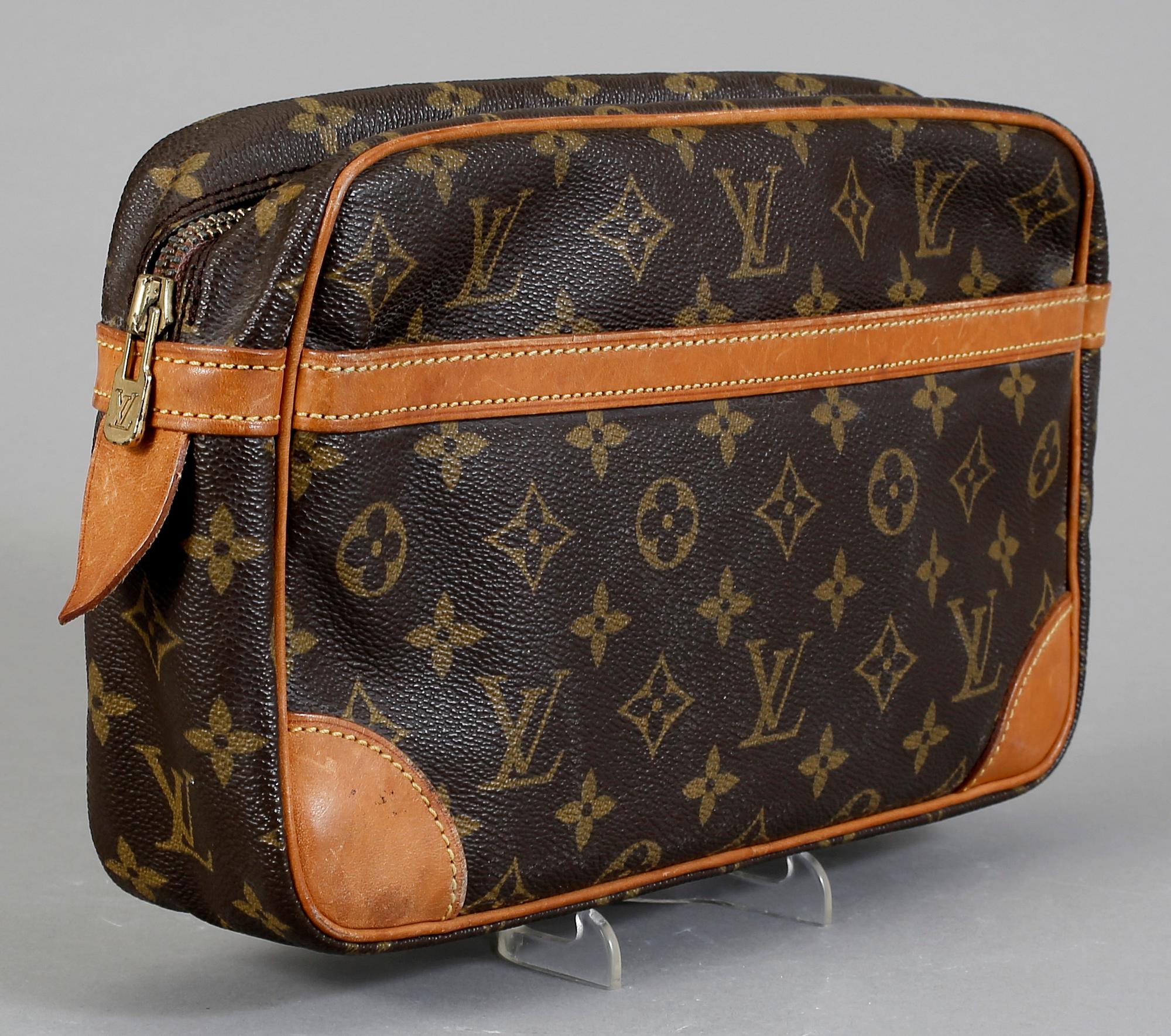 NECESSÄR, Louis Vuitton.