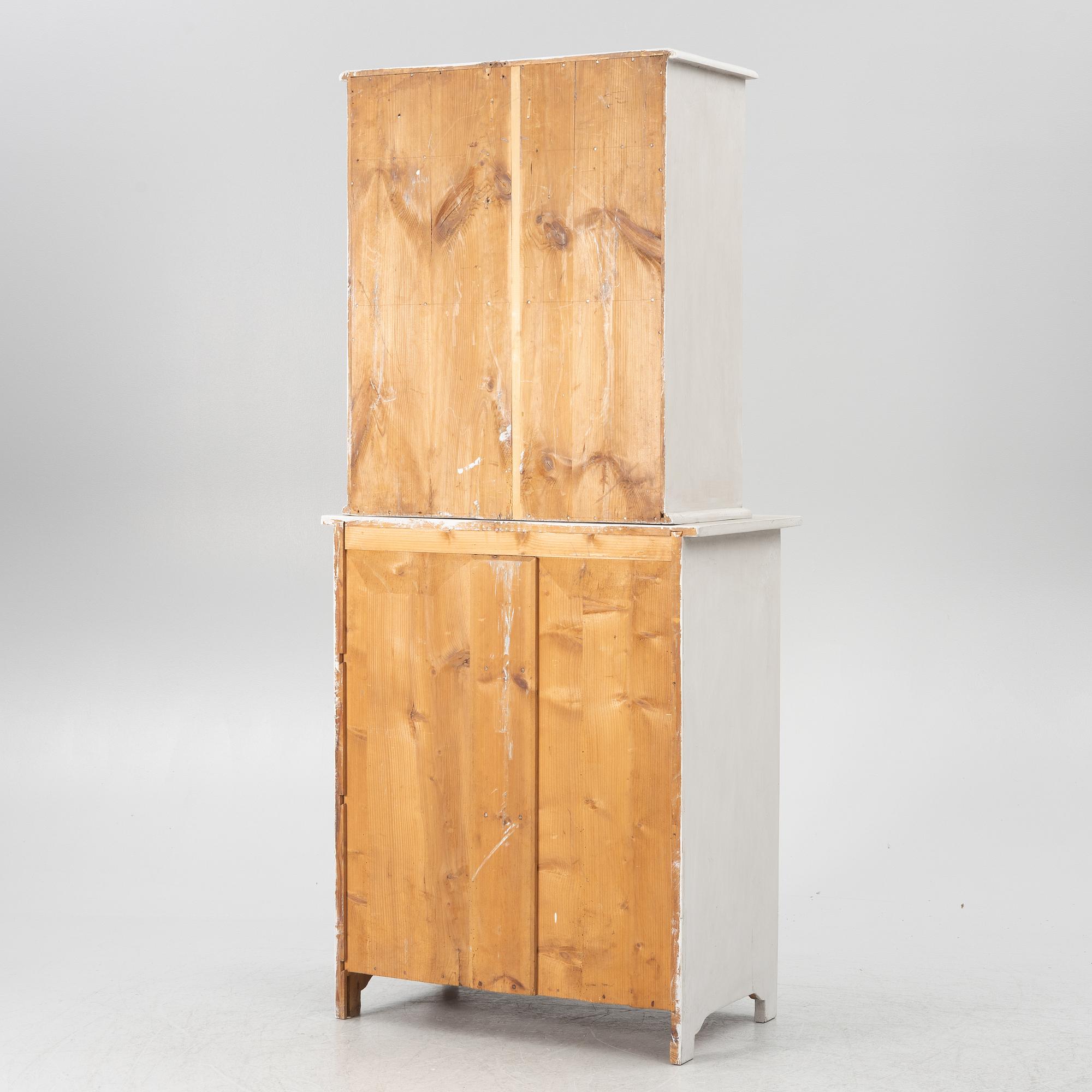 A vitrine cabinet, early 20th century.