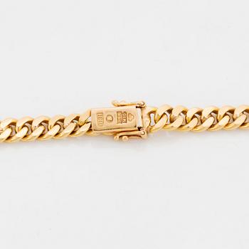 An 18K gold necklace by Jan Hellströmer.