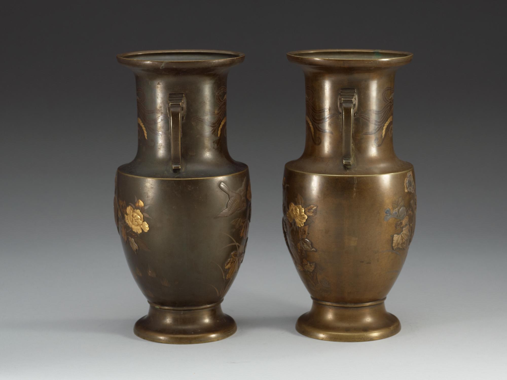 A pair of Japanese bronze vases, Meiji (1868-1912).