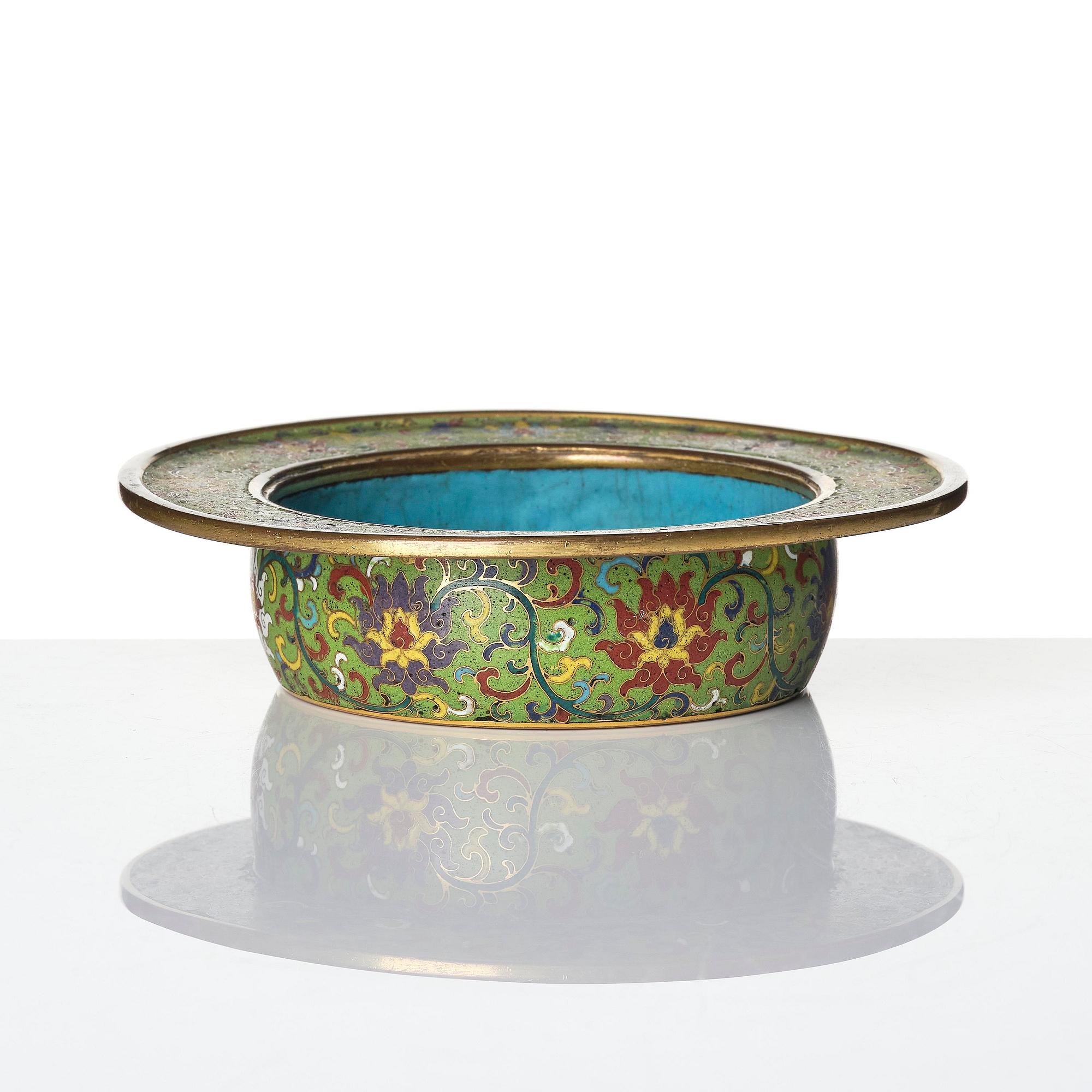 Kärl, cloisonne. Sen Mingdynasti.