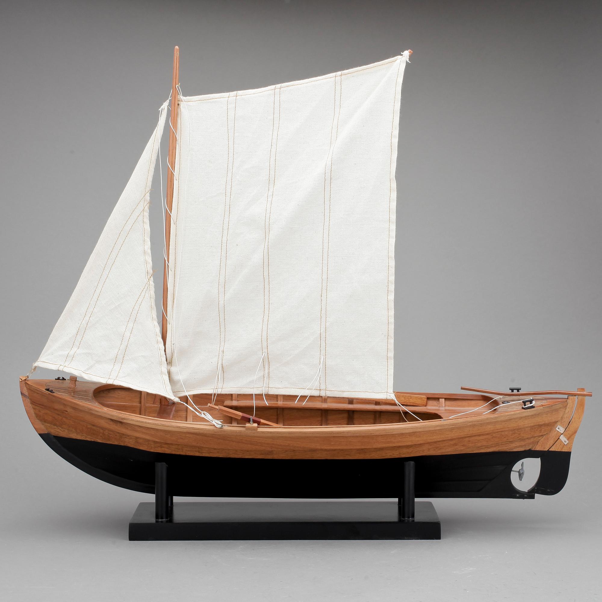 MODELLBÅT, trä, "Smålandssnipa", i modern tillverkning.