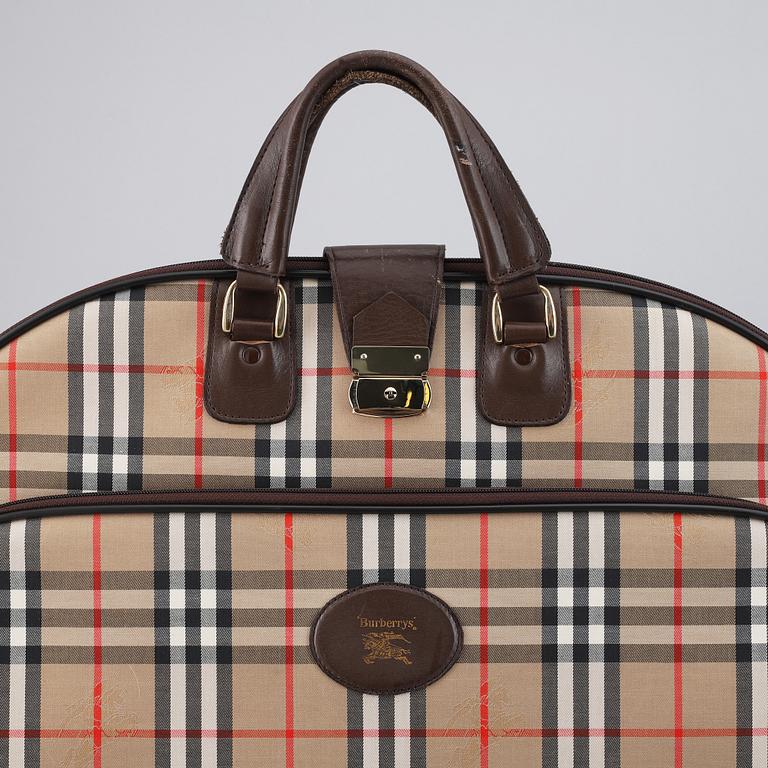 BURBERRY, resegarderob.