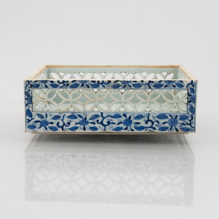 A mid section for a Chinese porcelain perfume casket, Qing dynasty, Kangxi (1662-1722).