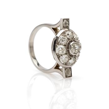Ring, 18K guld med briljanter.